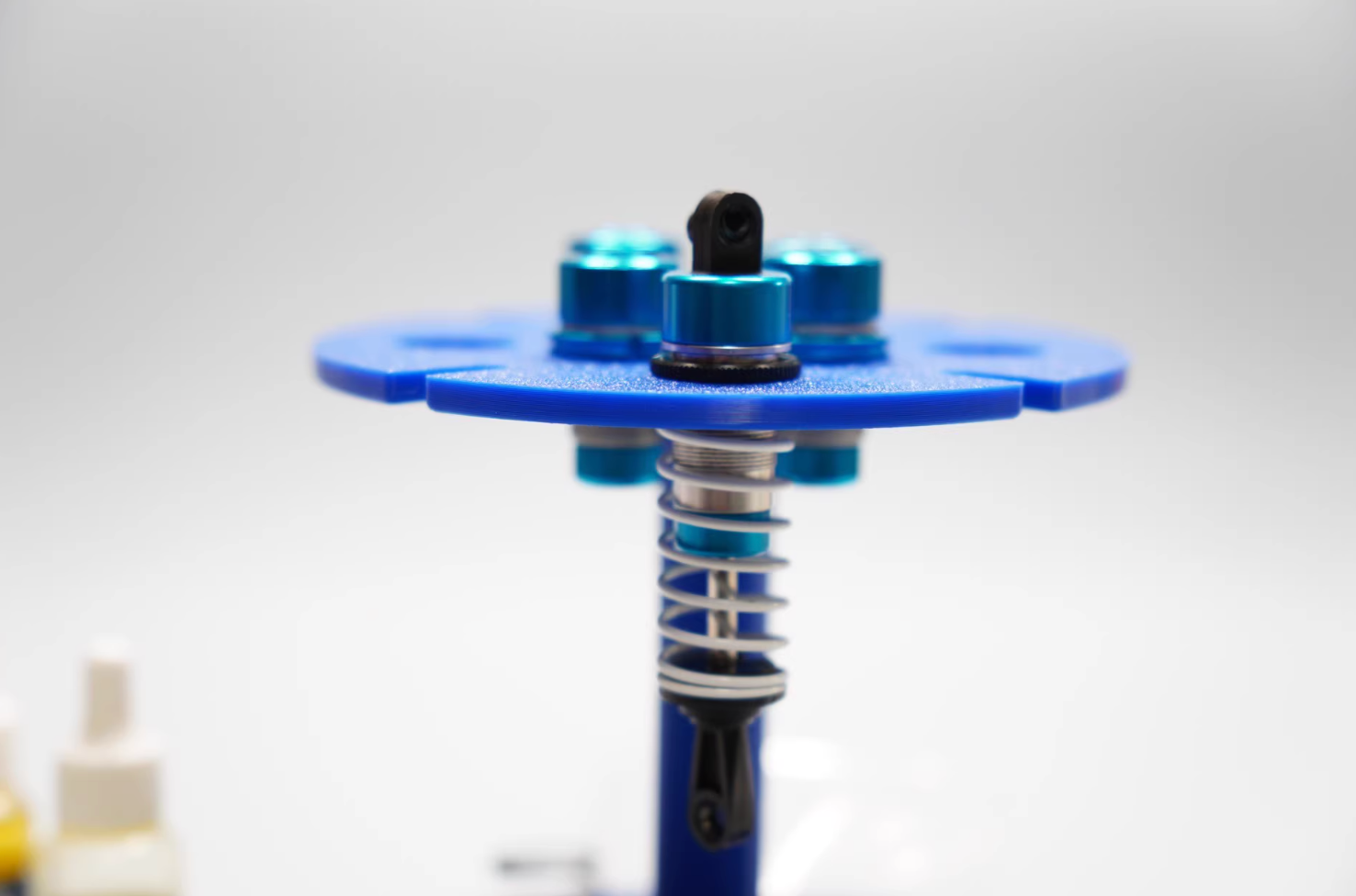 RC Shock Absorber Installation & Maintenance Stand – With Storage Tray | TAMIYA, Kyosho, 1/10 & 1/8 Compatible