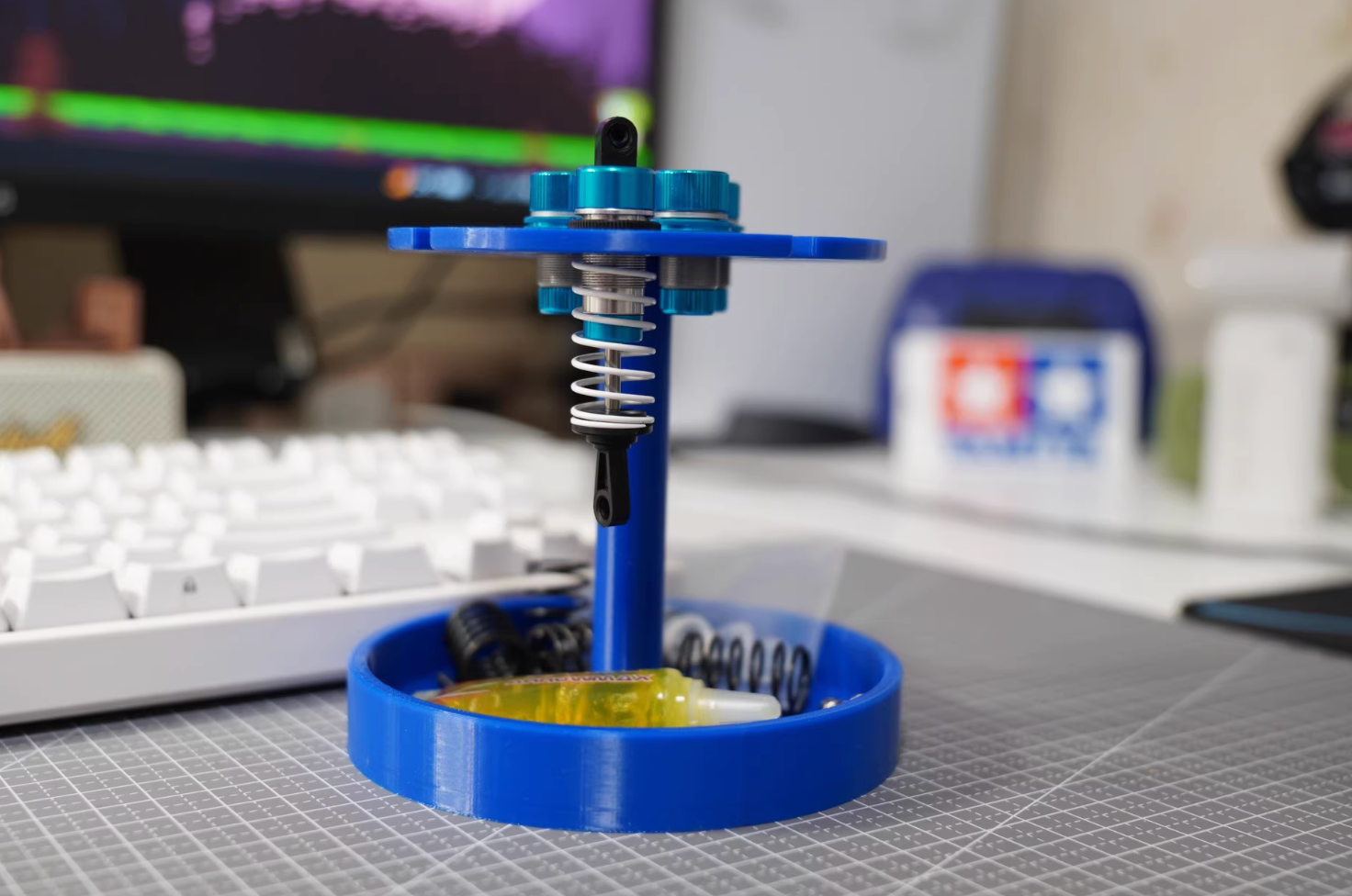 RC Shock Absorber Installation & Maintenance Stand – With Storage Tray | TAMIYA, Kyosho, 1/10 & 1/8 Compatible