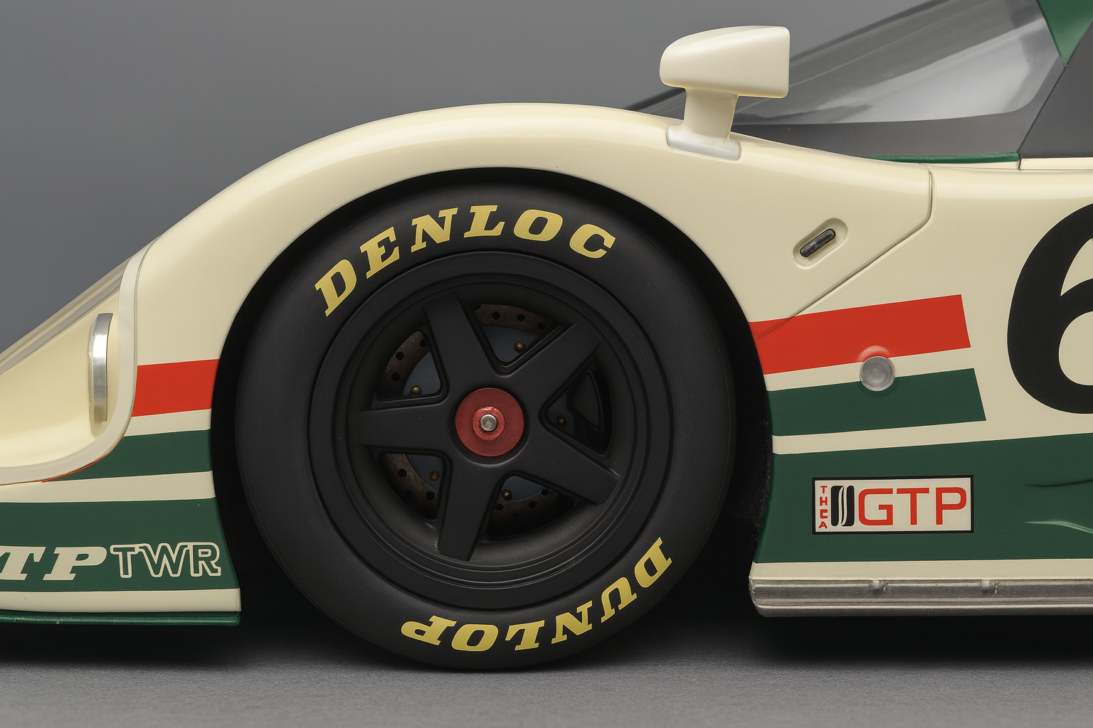 RAR 1/8 Jaguar XJR-9 Castrol Le Mans 1988 Champion V12 – Real Art Replicas Resin Model | Ultra Rare Collector’s Edition