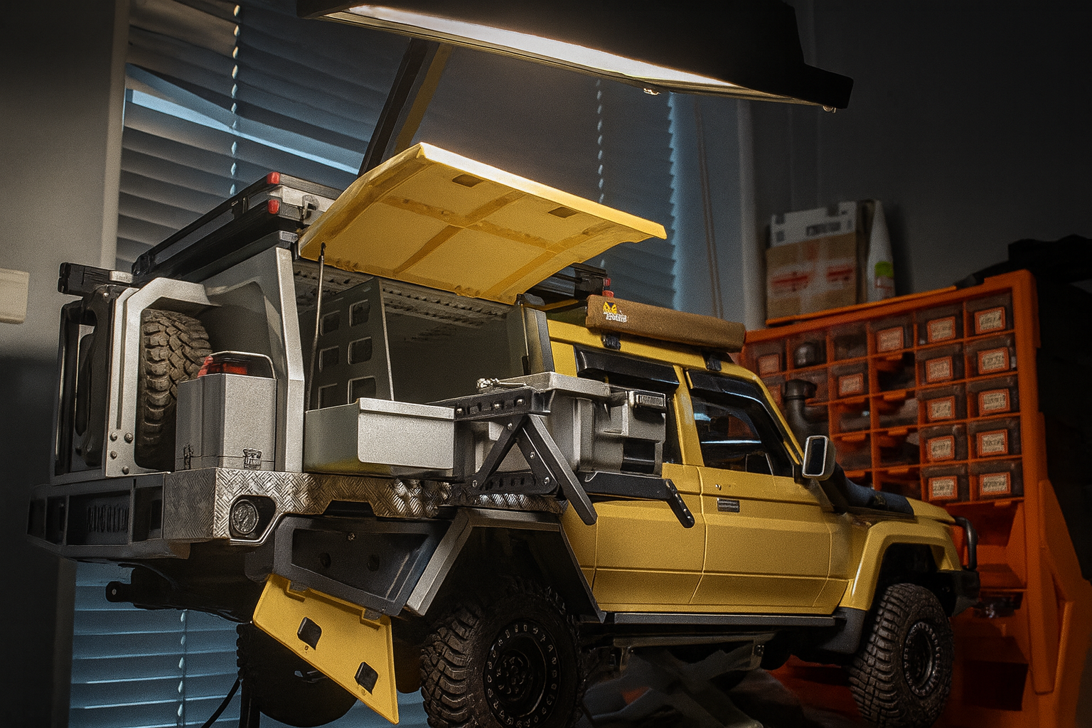 Toyota Land Cruiser 79 RTR — 1/10 Scale RC Crawler with Functional Tailgate & Drawers