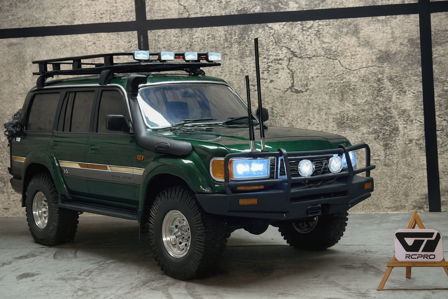 Toyota Land Cruiser LC80 RTR — 1/10 Scale Full Build RC Crawler with Interior, Metal Bumpers & LED Lights